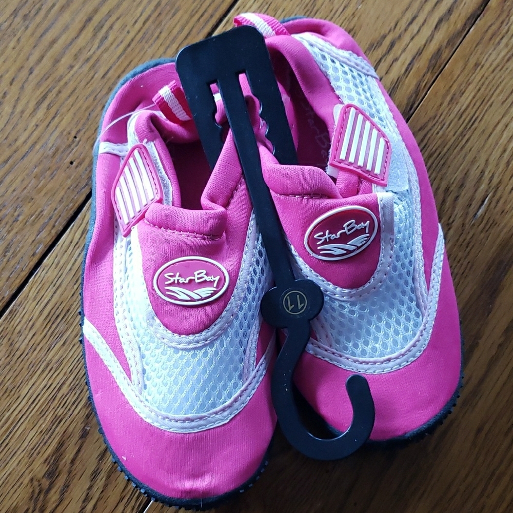 Toddler Girl Pink and White Water Shoes Size 11 NEW